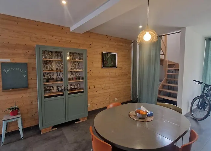 Petite Maison Dans Quartier Populaire Et Historique