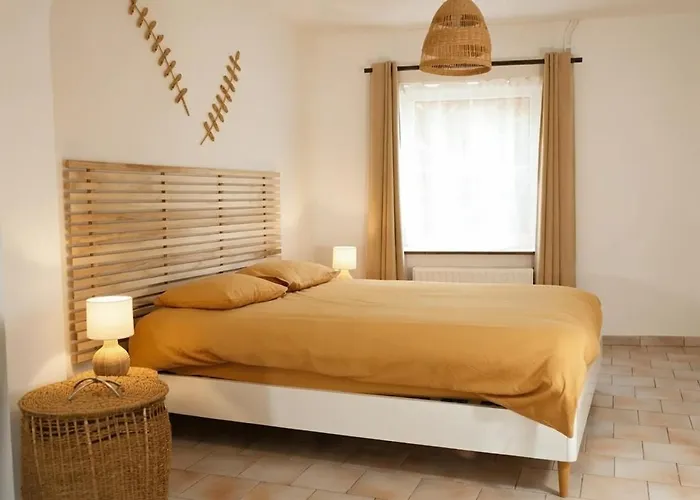 La Maisonnette - 2 Chambres, Parking, Jardinet & Calme